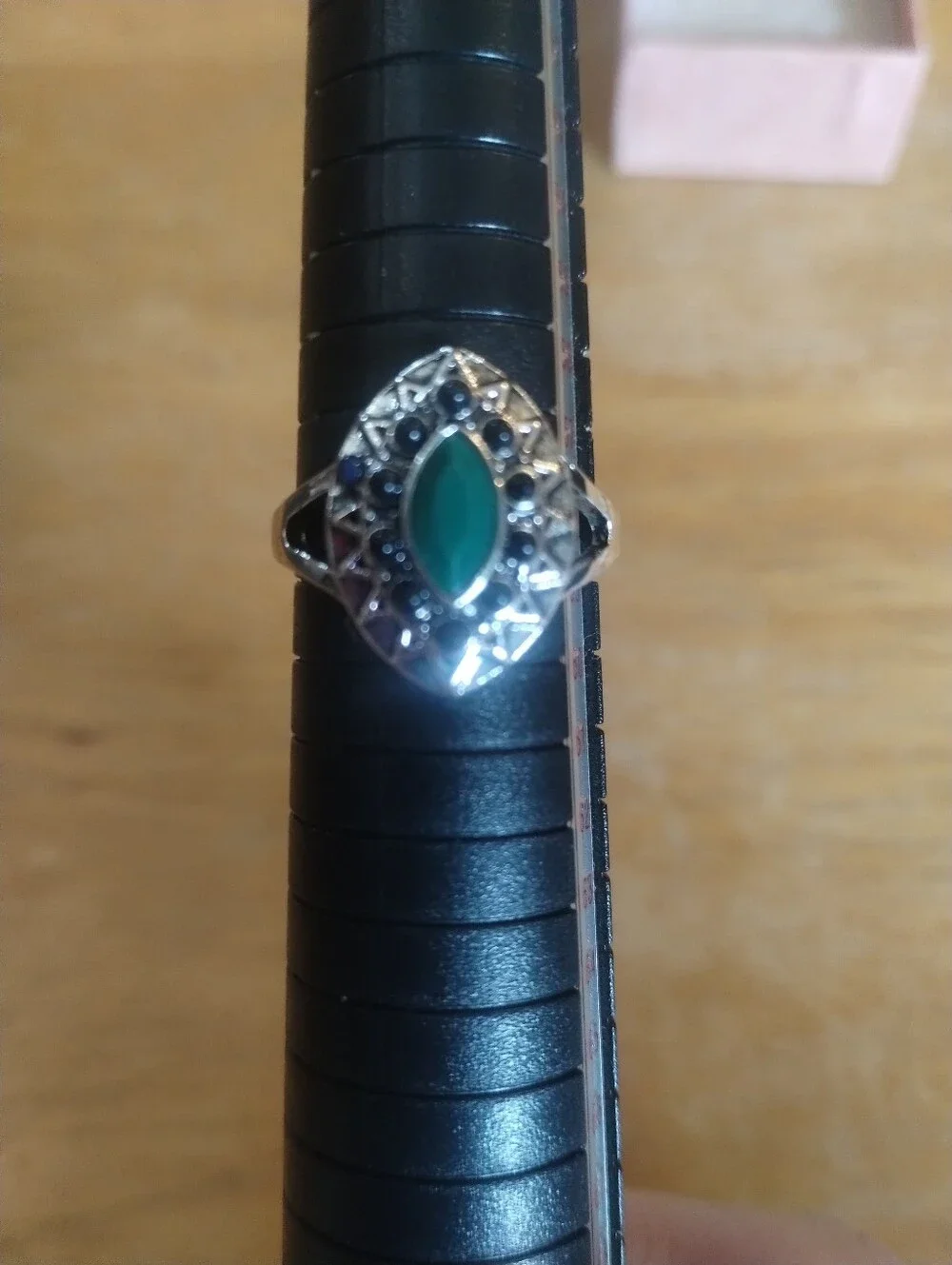New Size 8.5 Vintage Style Green & Black Fashion Ring Silver Tone Statement